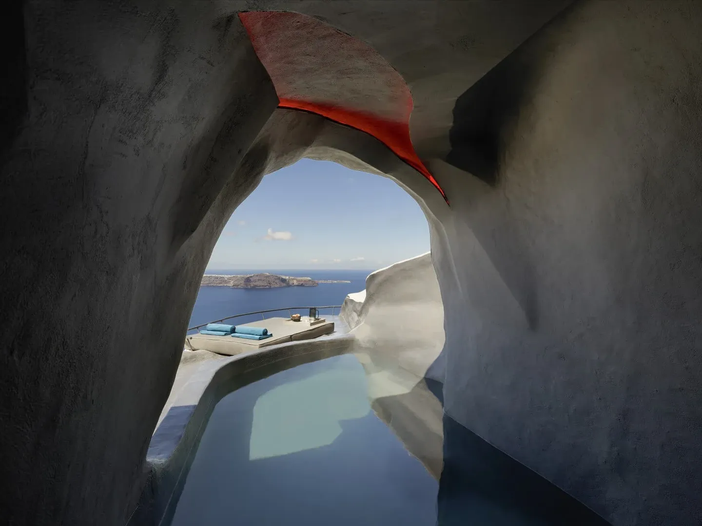 Kivotos Santorini, MAVRO restaurant